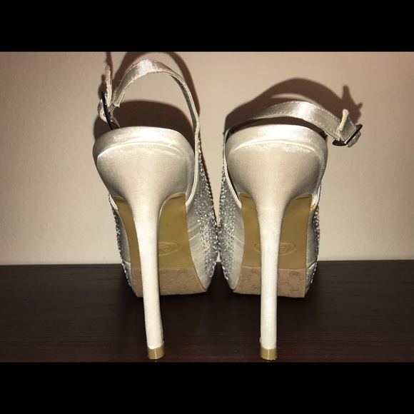 New Candie’s silver satin rhinestone sling back - Picture 3 of 3